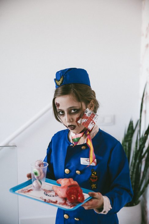 Halloween: Disfraz de azafata zombie